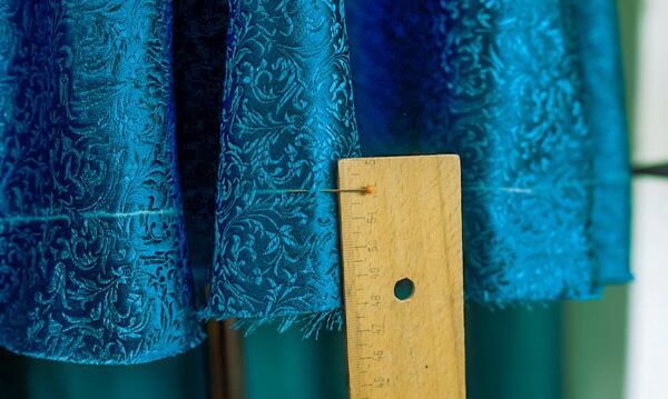 How to make a circle skirt – marking the hem with a pin