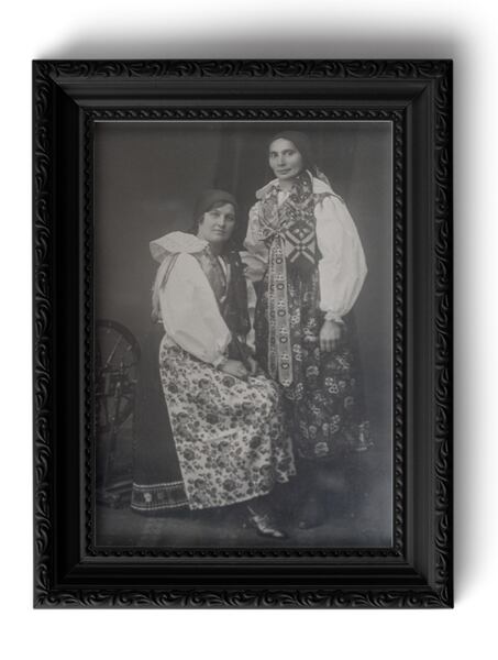 Chod kroj in historical photographs