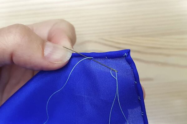 How to make a silk scarf