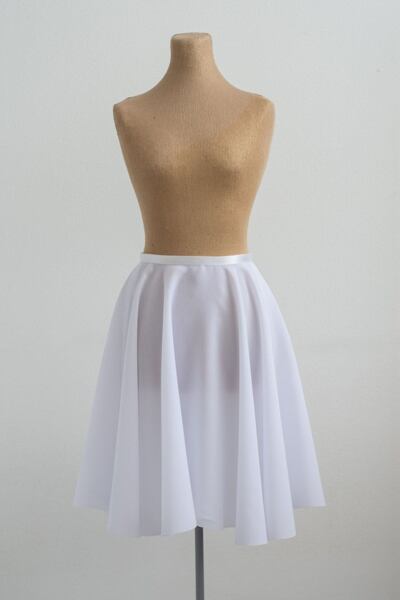 3/4 circle skirt in flowing fabric	Full circle skirt in flowing fabric