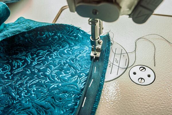 How to make a circle skirt — sewing in an invisible zipper with a zipper foot