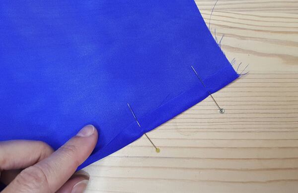 How to make a silk scarf