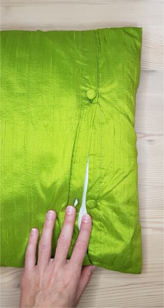 throw pillow button closure