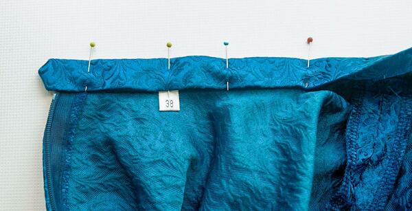 How to make a circle skirt – pinning down the waistband