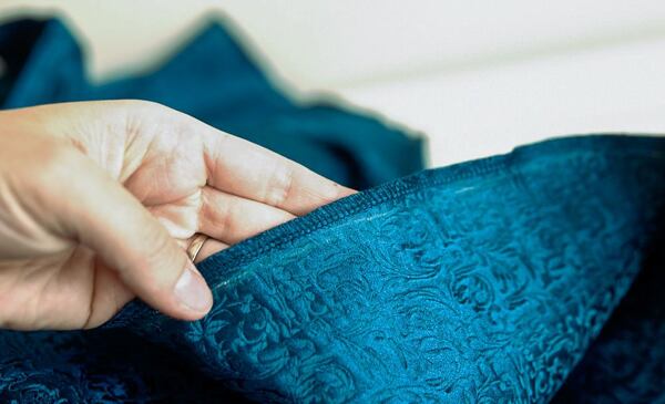 How to make a circle skirt – finishing the edge with overlock stitch