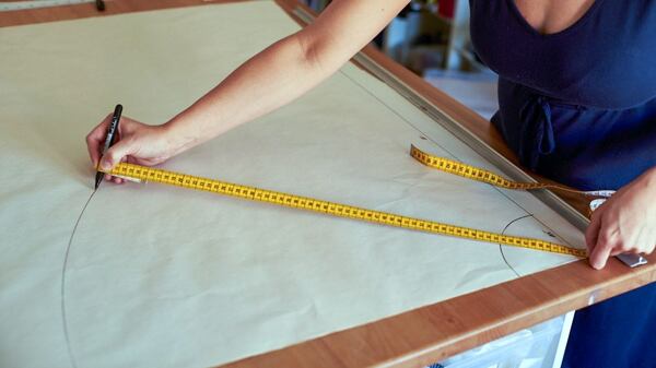 How to make a circle skirt – using a tape measure to draw the circle skirt pattern