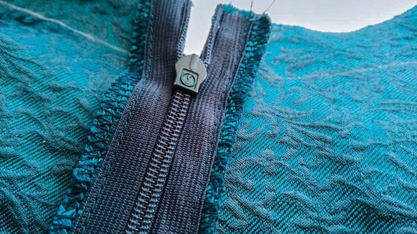 How to make a circle skirt — sewing down the zipper edges