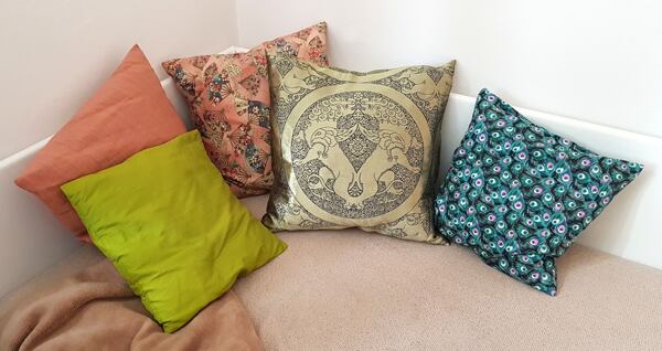 how to style pillows on a couch 