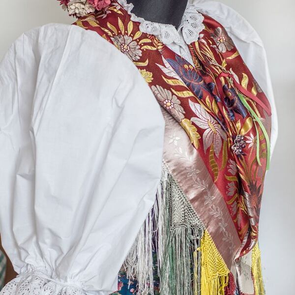 Embroidered scarves worn with Chod kroj