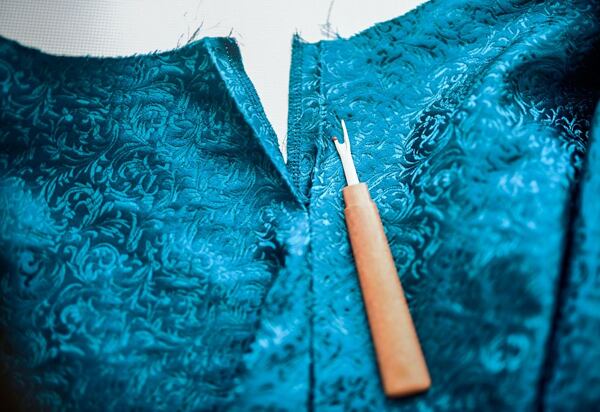 How to make a circle skirt — unpicking the zipper opening