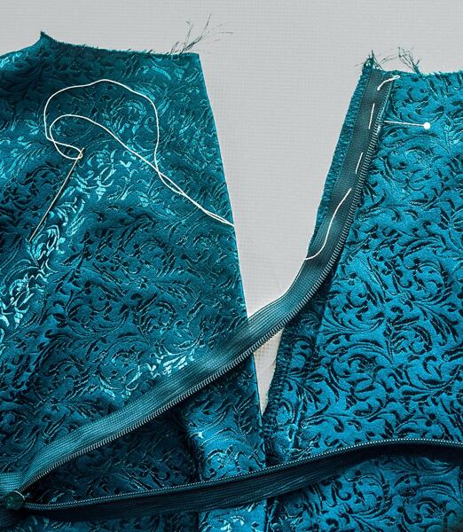 How to make a circle skirt — sewing an invisible zipper