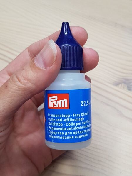 Přípravek proti třepení brokátu - Fray Check od Prymu