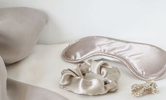 Silk hair scrunchie tutorial