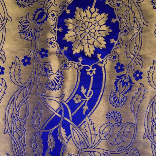 Cloth of gold for medieval clothing in mulberry silk © Sartor Bohemia