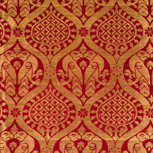Red brocade fabric for medieval clothing from 100% silk © Sartor Bohemia